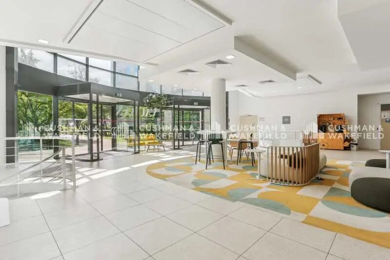 17 Rue Paul Dautier, Vélizy-Villacoublay for lease - Lobby - Image 2 of 4