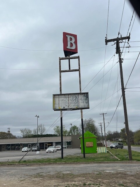 2 Broadlawn Village Blvd, Ardmore, OK for sale Primary Photo- Image 1 of 1