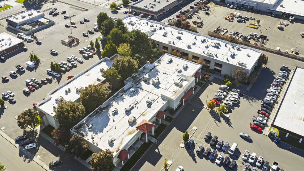 3311 W Clearwater Ave, Kennewick, WA for sale - Building Photo - Image 2 of 14