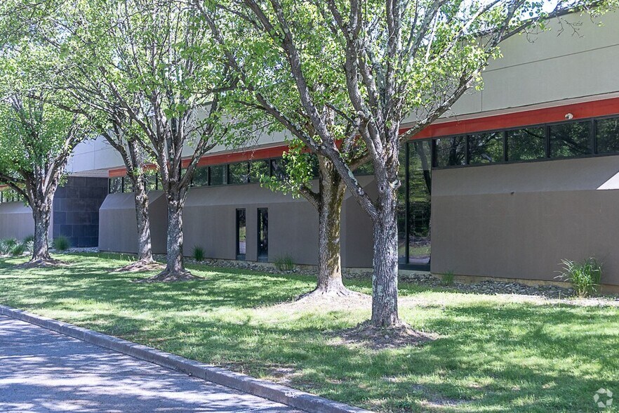 2000 Cornwall Rd, Monmouth Junction, NJ for lease - Building Photo - Image 1 of 12