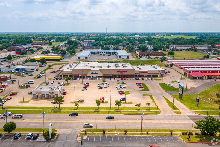 149-155 12th Ave, Norman, OK for lease - Building Photo - Image 1 of 4
