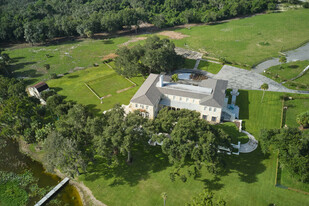 Stunning Lakefront Wedding Venue - Fantastic - Motel