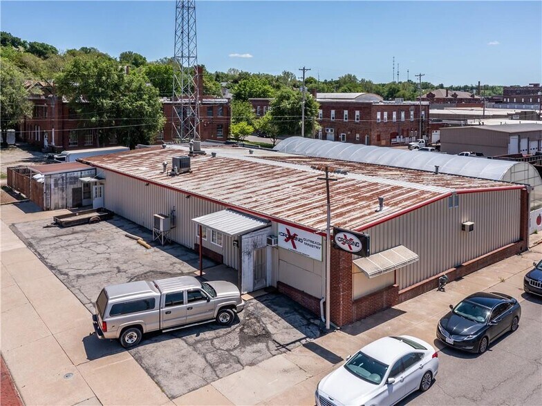 701 S 8th St, Saint Joseph, MO for sale - Building Photo - Image 1 of 1