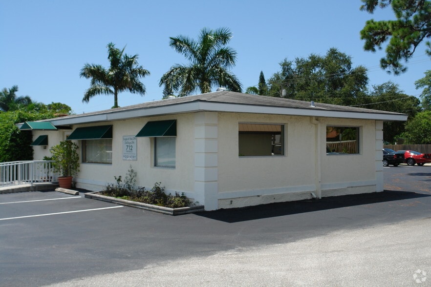 712 The Rialto, Venice, FL for lease - Building Photo - Image 3 of 4