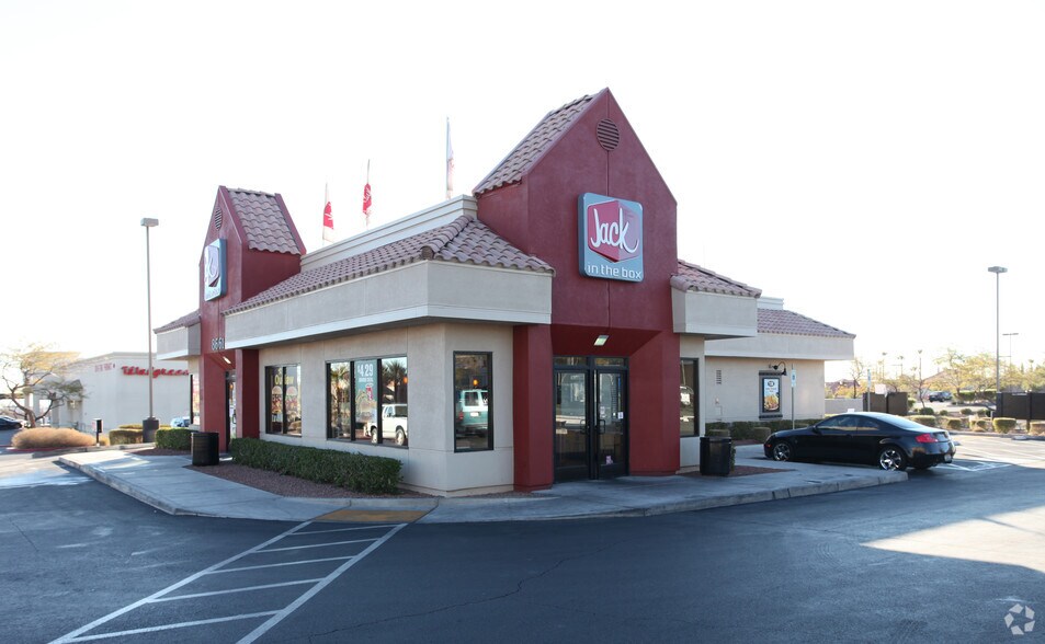 8661 W Charleston Blvd, Las Vegas, NV for sale - Primary Photo - Image 1 of 4