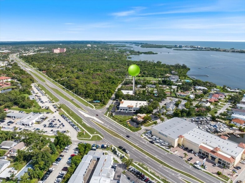 7820 S Holiday Dr Sarasota FL - 7820 S Holiday Dr Sarasota FL Building Photo 1 Large
