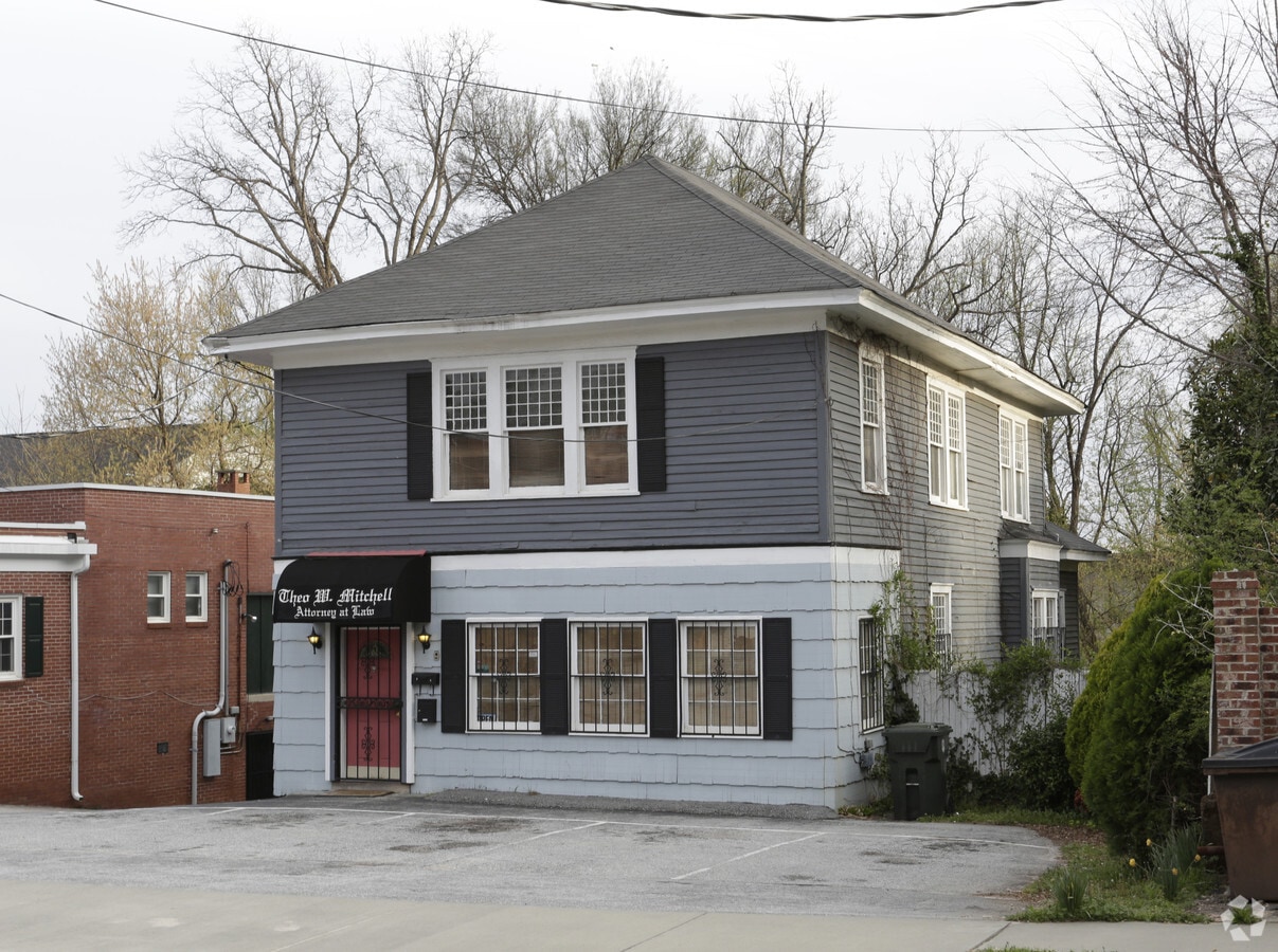 9 Bradshaw St, Greenville, SC 29601