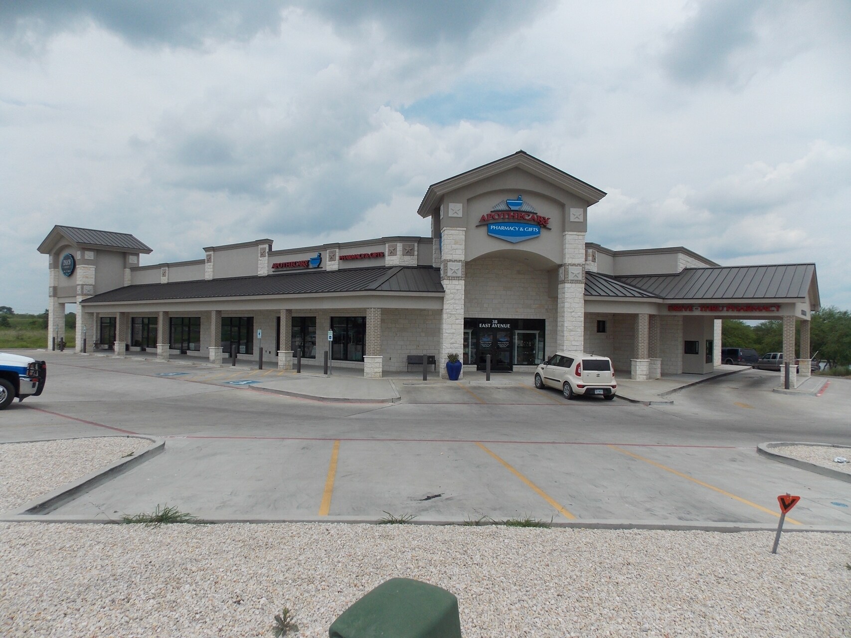 34 East Ave, Schulenburg, TX for sale Primary Photo- Image 1 of 1