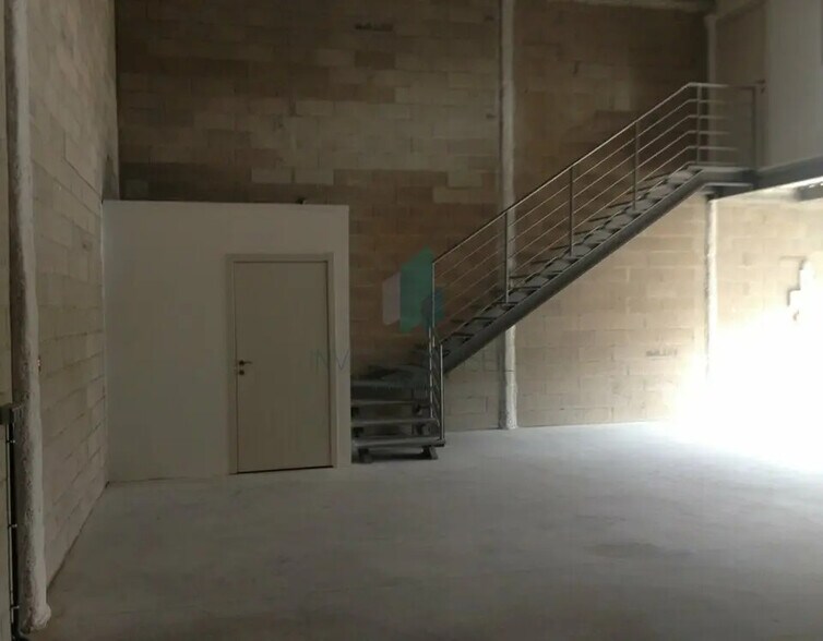 Flex in Villeneuve-la-Garenne for lease - Building Photo - Image 2 of 3