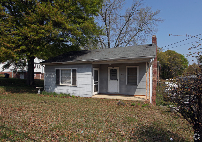 210 E Trade St, Dallas, NC for sale - Building Photo - Image 2 of 2