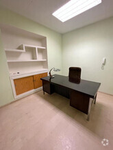 Coworking Space in Cuenca, CUE for lease Interior Photo- Image 1 of 4