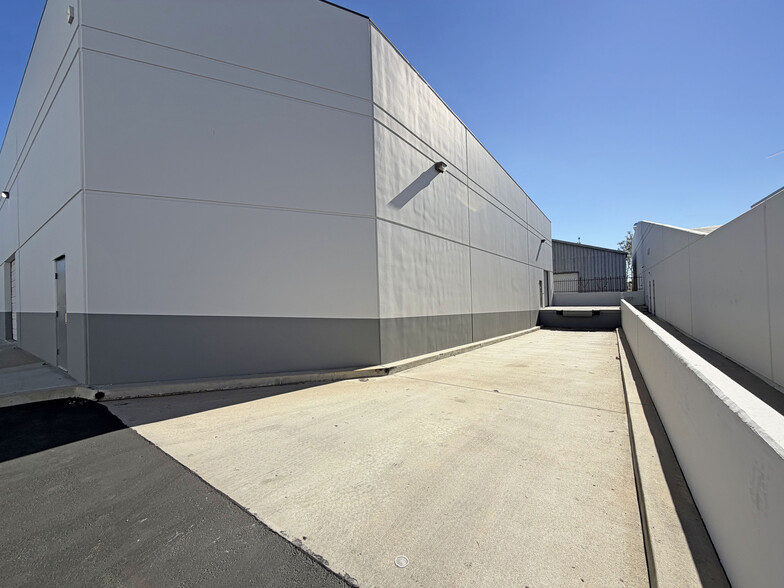 3360 N San Fernando Rd, Los Angeles, CA for lease - Building Photo - Image 3 of 8