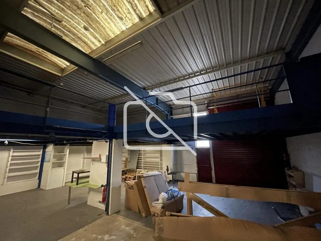 Industrial in Magny-les-Hameaux for sale Interior Photo- Image 1 of 9