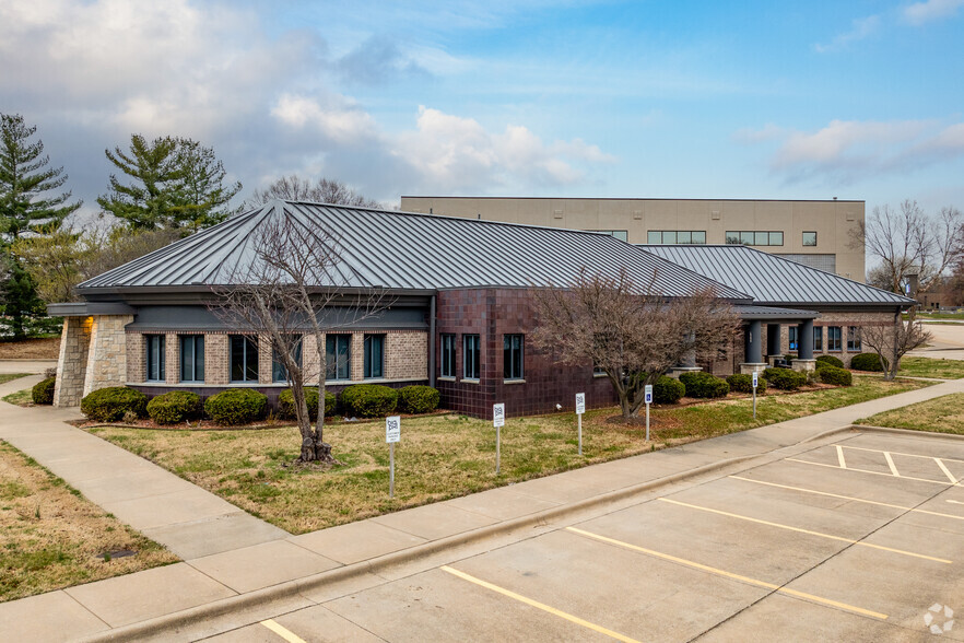 1335 E Bradford Pky, Springfield, MO for lease - Primary Photo - Image 1 of 25