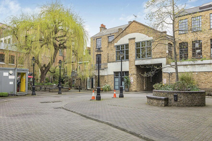 25 Hackney Rd, London for sale - Building Photo - Image 3 of 5