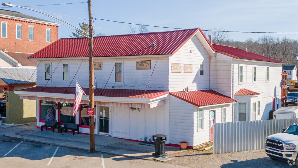 17 W Main St, Spring Valley, OH 45370