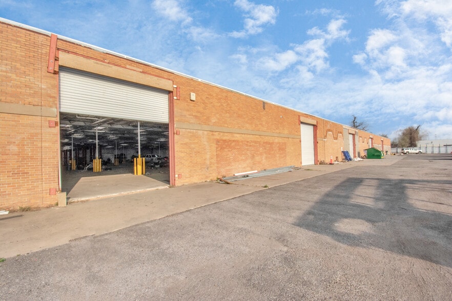 9001 Jensen Dr, Houston, TX for lease - Building Photo - Image 2 of 6