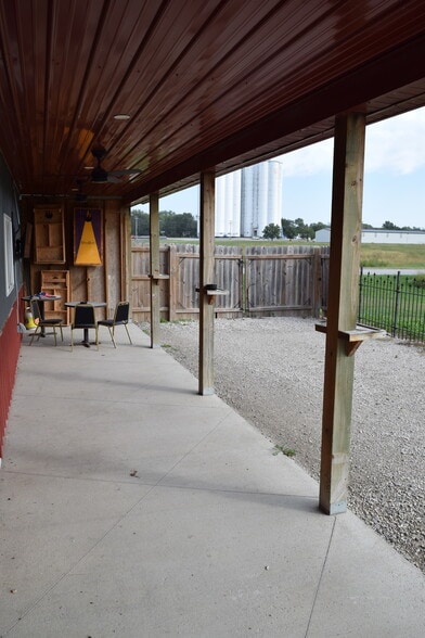 26192 NE Neosho Rd, Garnett, KS for lease - Building Photo - Image 3 of 16