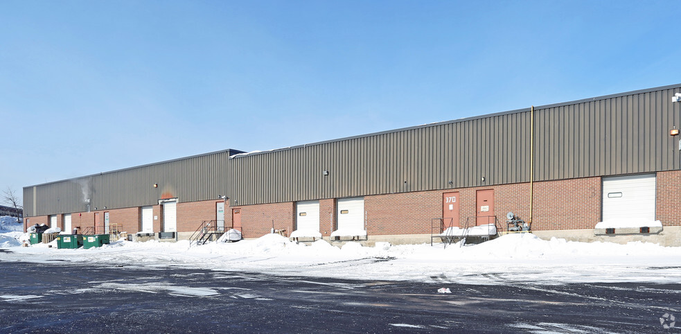 360-382 Magnetic Dr, Toronto, ON for lease - Building Photo - Image 3 of 5