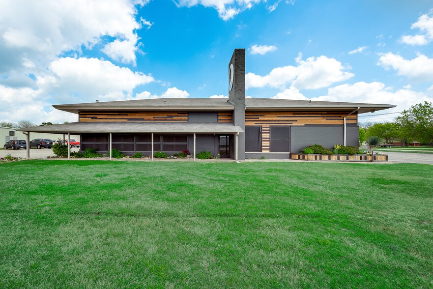 906 S Kaufman St, Ennis, TX for sale - Building Photo - Image 1 of 1