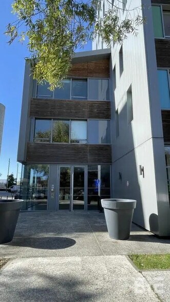 Office in Bordeaux for lease - Building Photo - Image 3 of 9