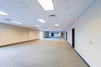 161 Thorn Hill Rd, Warrendale, PA for lease Interior Photo- Image 2 of 9