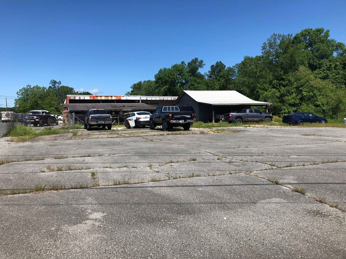 34 Selman Dr, Trion, GA 30753