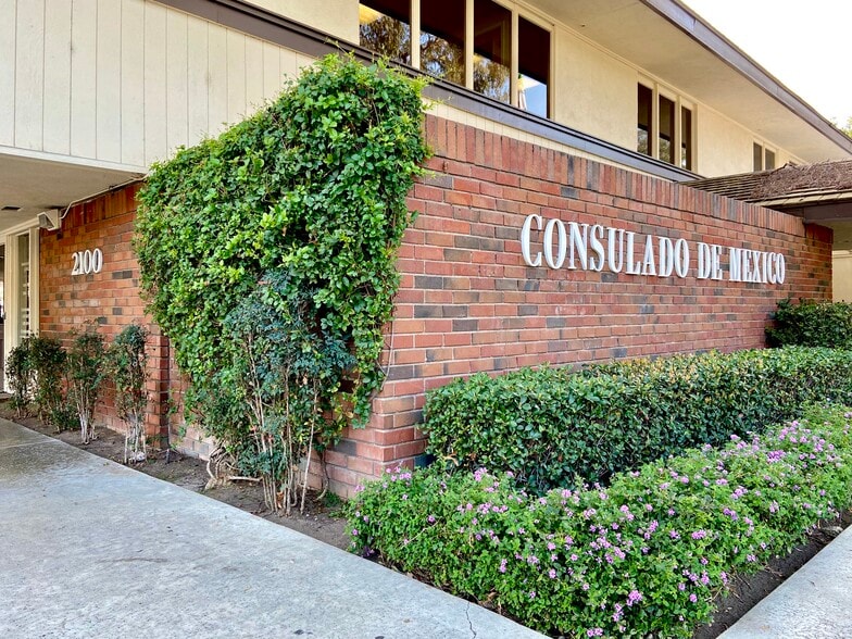 2100 E 4th St, Santa Ana, CA for sale - Building Photo - Image 1 of 1