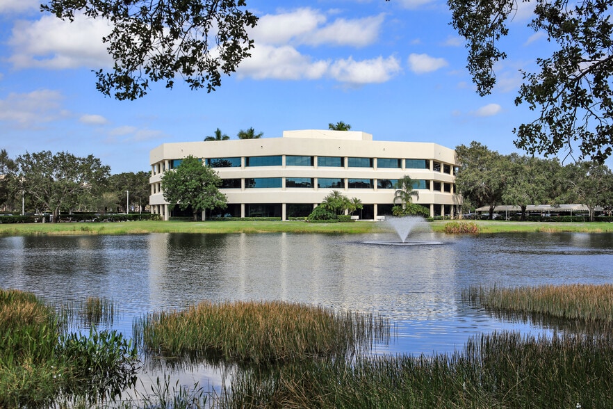7108 Fairway Dr, Palm Beach Gardens, FL for sale - Building Photo - Image 3 of 11