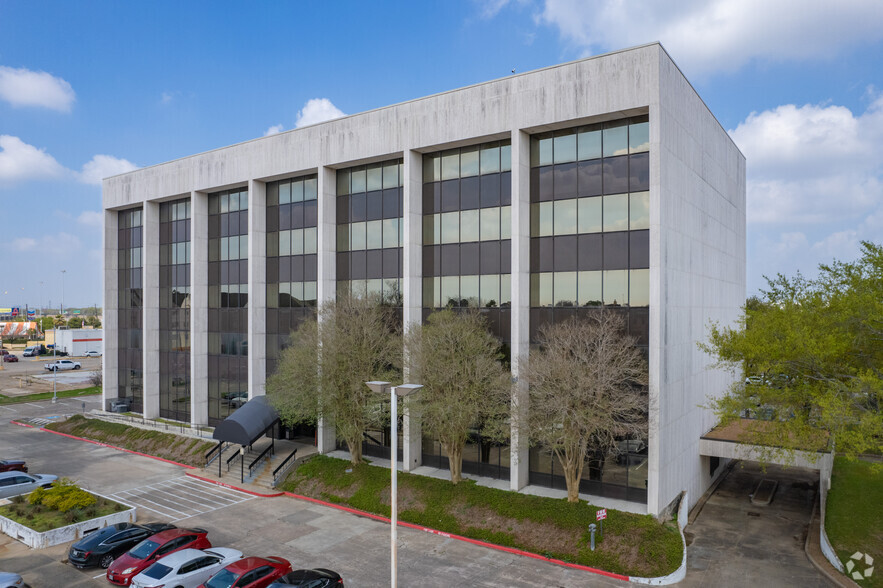 3003 S Loop Fwy W, Houston, TX for lease - Building Photo - Image 2 of 13