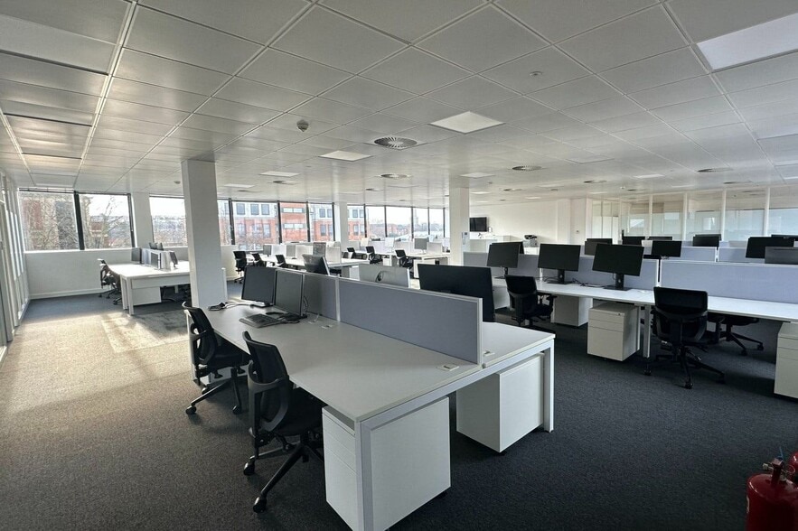 3 Queens Rd, Reading for lease - Building Photo - Image 1 of 8