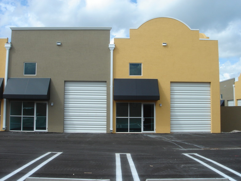 14021 SW 143rd Ct, Miami, FL for lease - Building Photo - Image 3 of 9