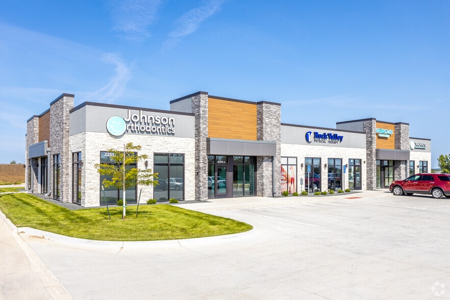 2251 Sunset Dr, Norwalk, IA for sale - Building Photo - Image 1 of 1