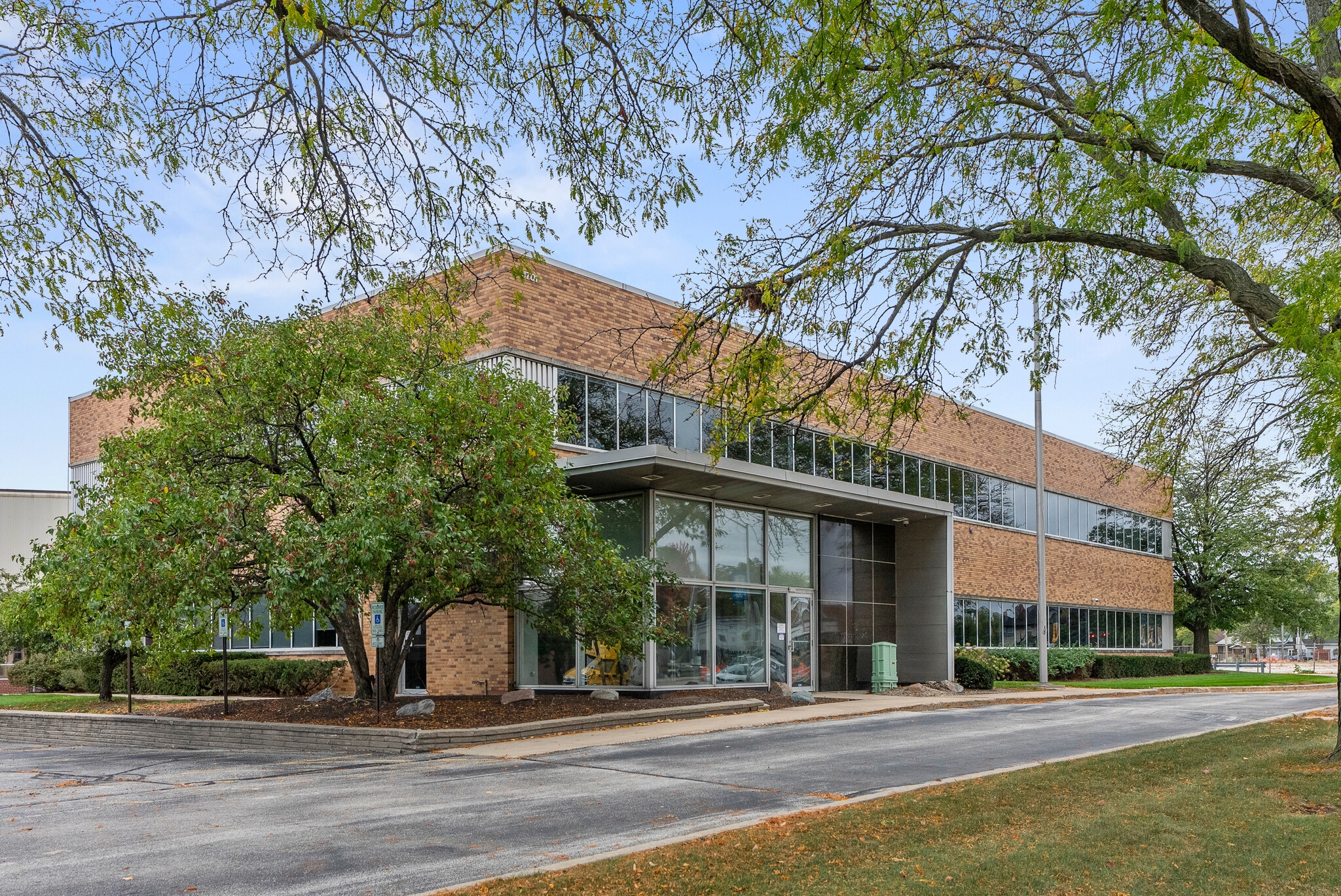 4700B W Mitchell St, Milwaukee, WI for lease Building Photo- Image 1 of 5