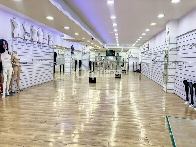 Retail in Montluçon for sale - Interior Photo - Image 2 of 8