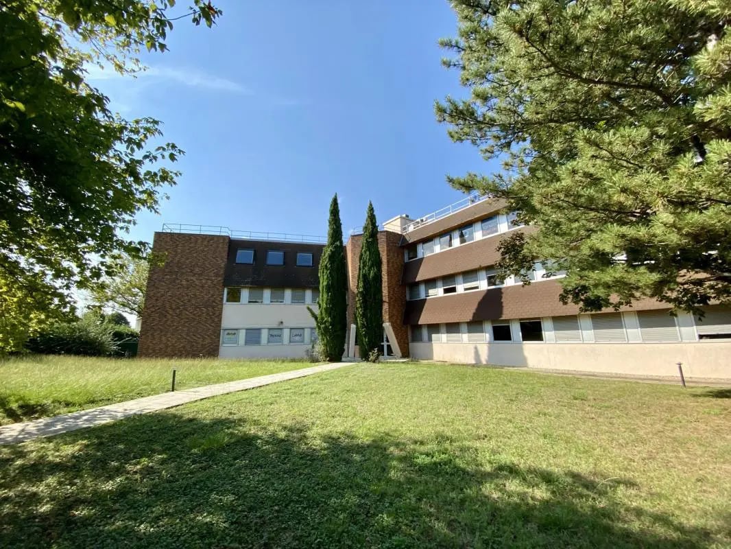 7 Rue Maryse Bastié, Bron for lease Building Photo- Image 1 of 7