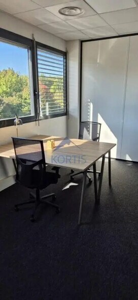 Office in Saint-Priest for lease - Interior Photo - Image 2 of 11