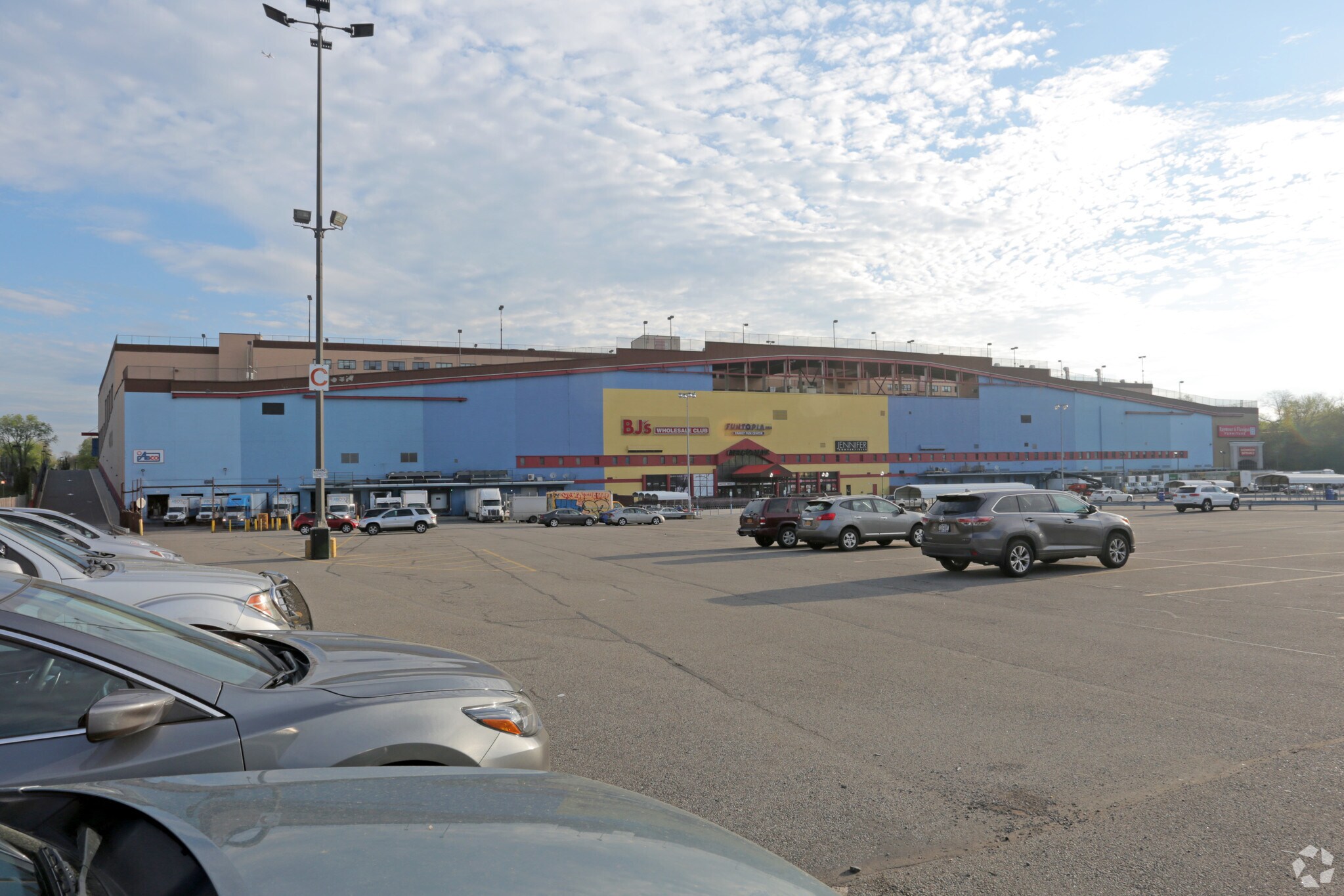 6626 Metropolitan Ave, Middle Village, NY 11379 Metro MallMiddle