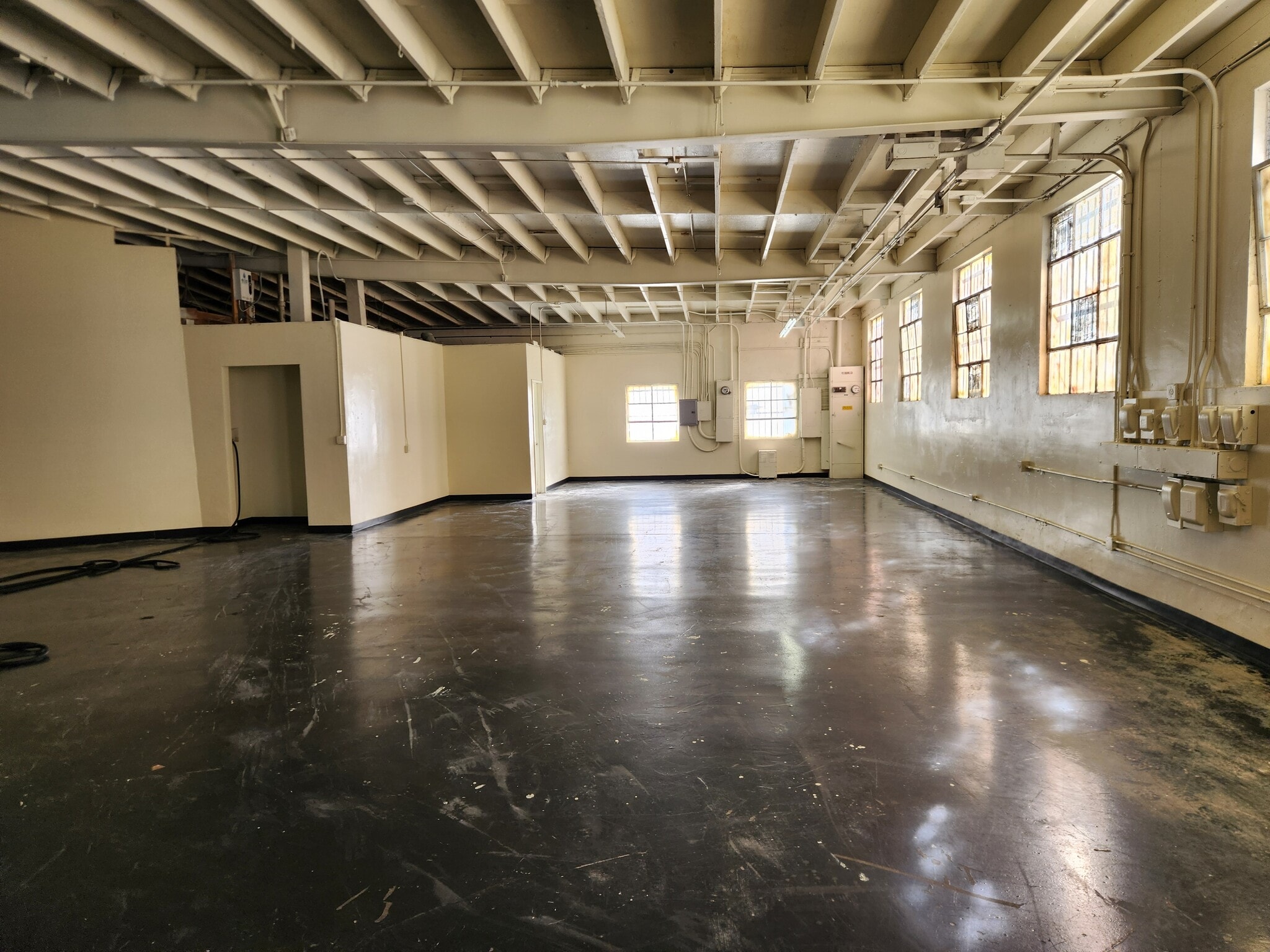1451 W 135th St, Gardena, CA for lease Interior Photo- Image 1 of 6