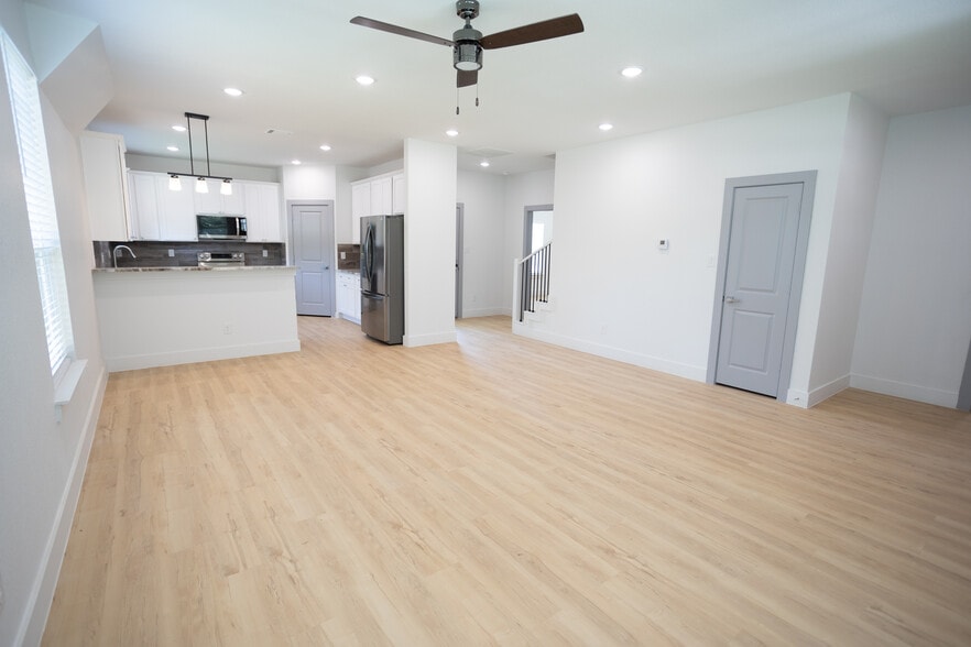 TCU Student Housing Portfolio portfolio of 3 properties for sale on LoopNet.com - Building Photo - Image 2 of 26