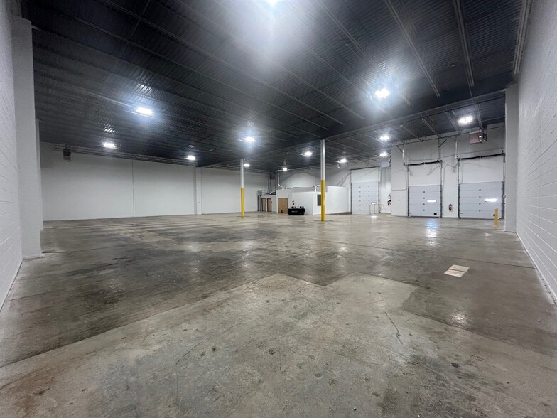 662 Dell Rd, Carlstadt, NJ for lease - Interior Photo - Image 2 of 5