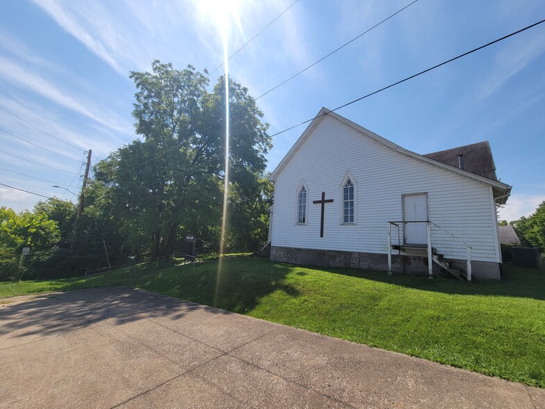 228 Church St, Winfield, MO for sale - Building Photo - Image 2 of 41