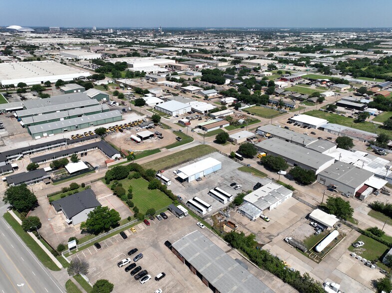 2365 Houston St, Grand Prairie, TX for lease - Building Photo - Image 2 of 16