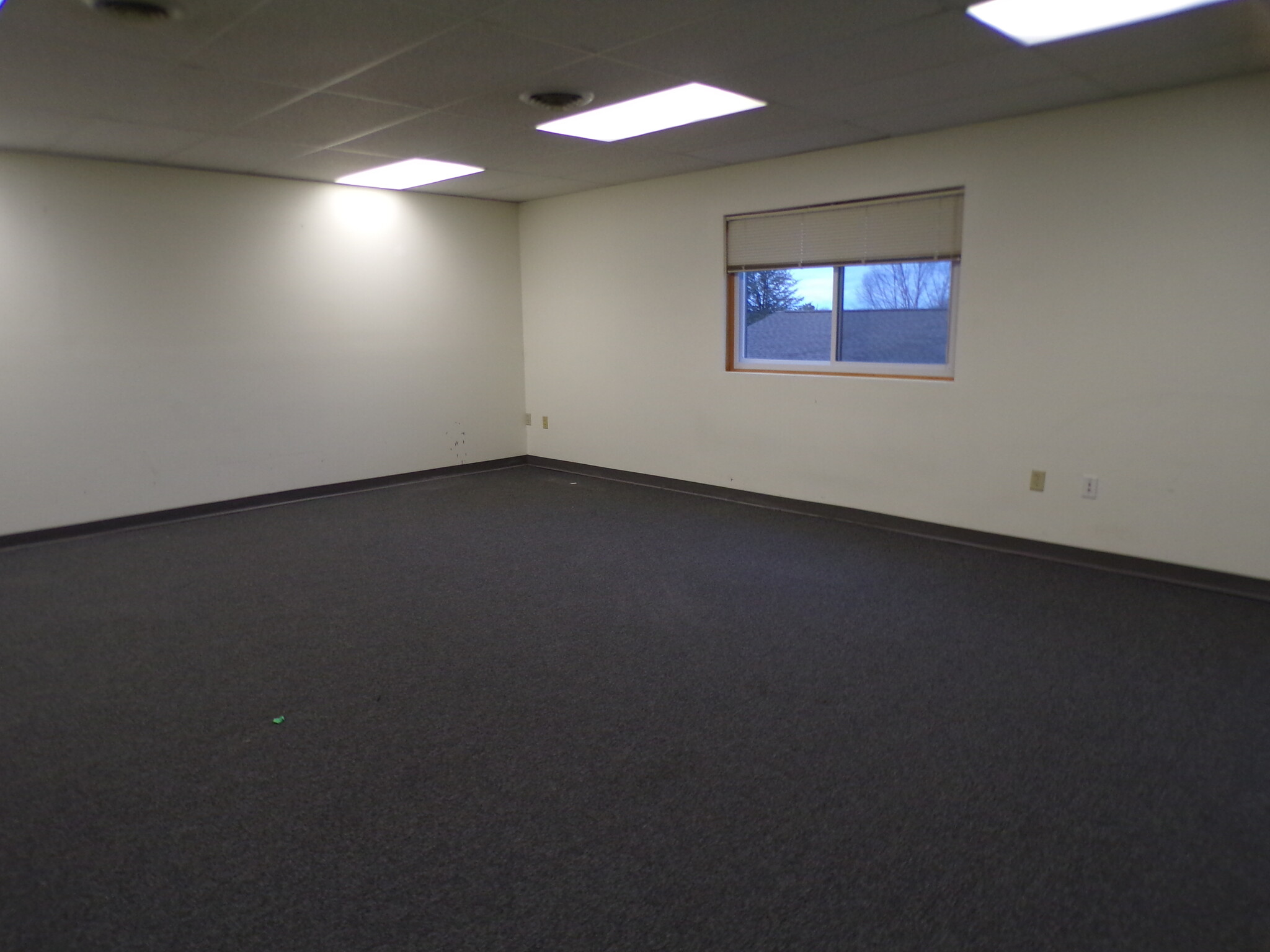 2746 W College Ave, State College, PA for lease Interior Photo- Image 1 of 3