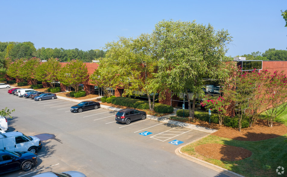 6601 Northpark Blvd, Charlotte, NC for lease - Primary Photo - Image 1 of 1