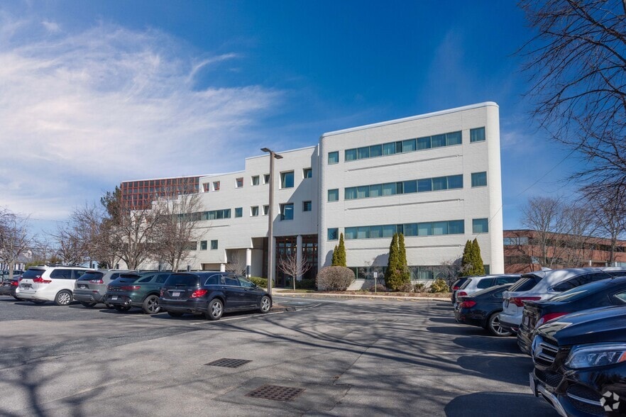 205 Newbury St, Framingham, MA for lease - Building Photo - Image 1 of 4