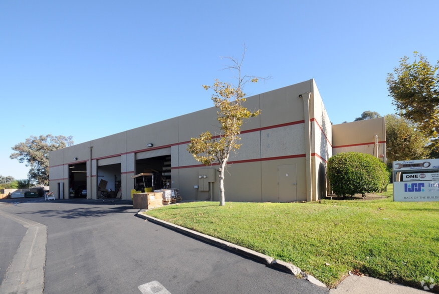 25721 Taladro Cir, Mission Viejo, CA for lease - Building Photo - Image 2 of 4