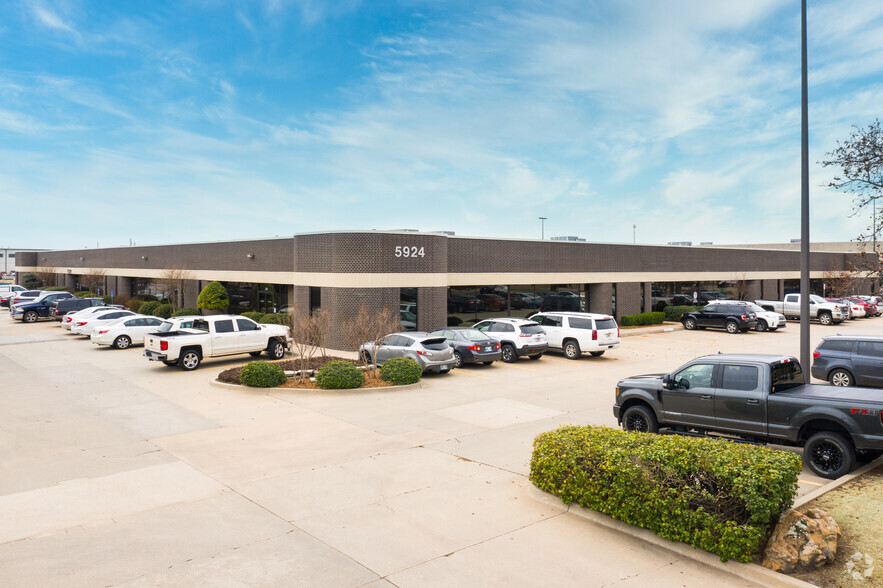 6100 NW 2nd St, Oklahoma City, OK for lease - Primary Photo - Image 2 of 10