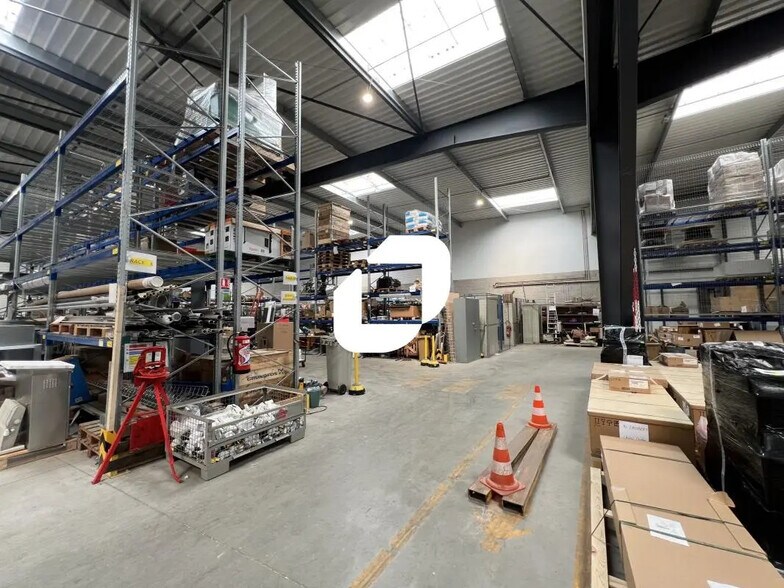 Office in Lesquin for lease - Building Photo - Image 2 of 11