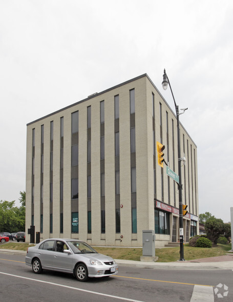 134 Queen St E, Brampton, ON for lease - Building Photo - Image 2 of 2